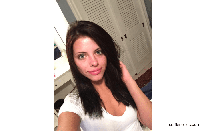 10 Adriana Chechik No Makeup Pictures Suffle Music Magazine