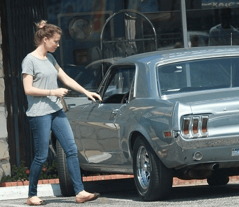 Amber heard in her car without makeup
