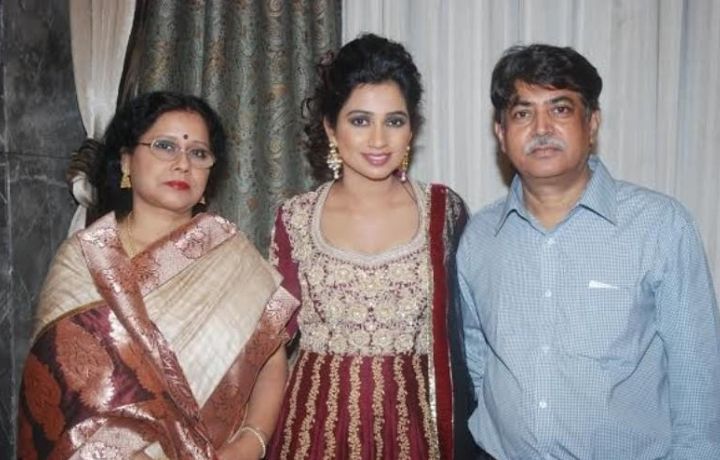 shreya ghoshal standing with her parents mother Sarmistha Ghoshal and father Bishwajit Ghoshal
