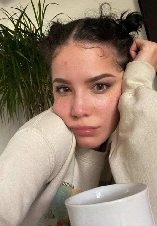 Halsey No Makeup