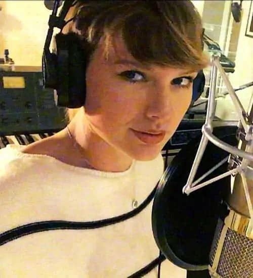 taylor swift in the studio