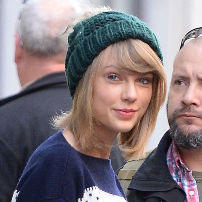 taylor swift in a beanie